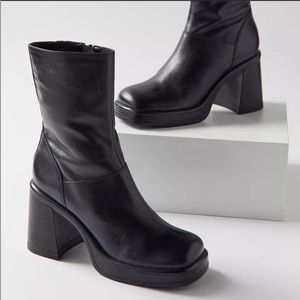 Steve Madden Black Fantsie Platform Boot Size 9